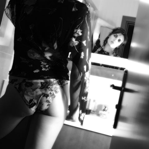 femme au miroir