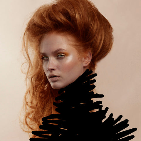 Femme aux cheveux rouge